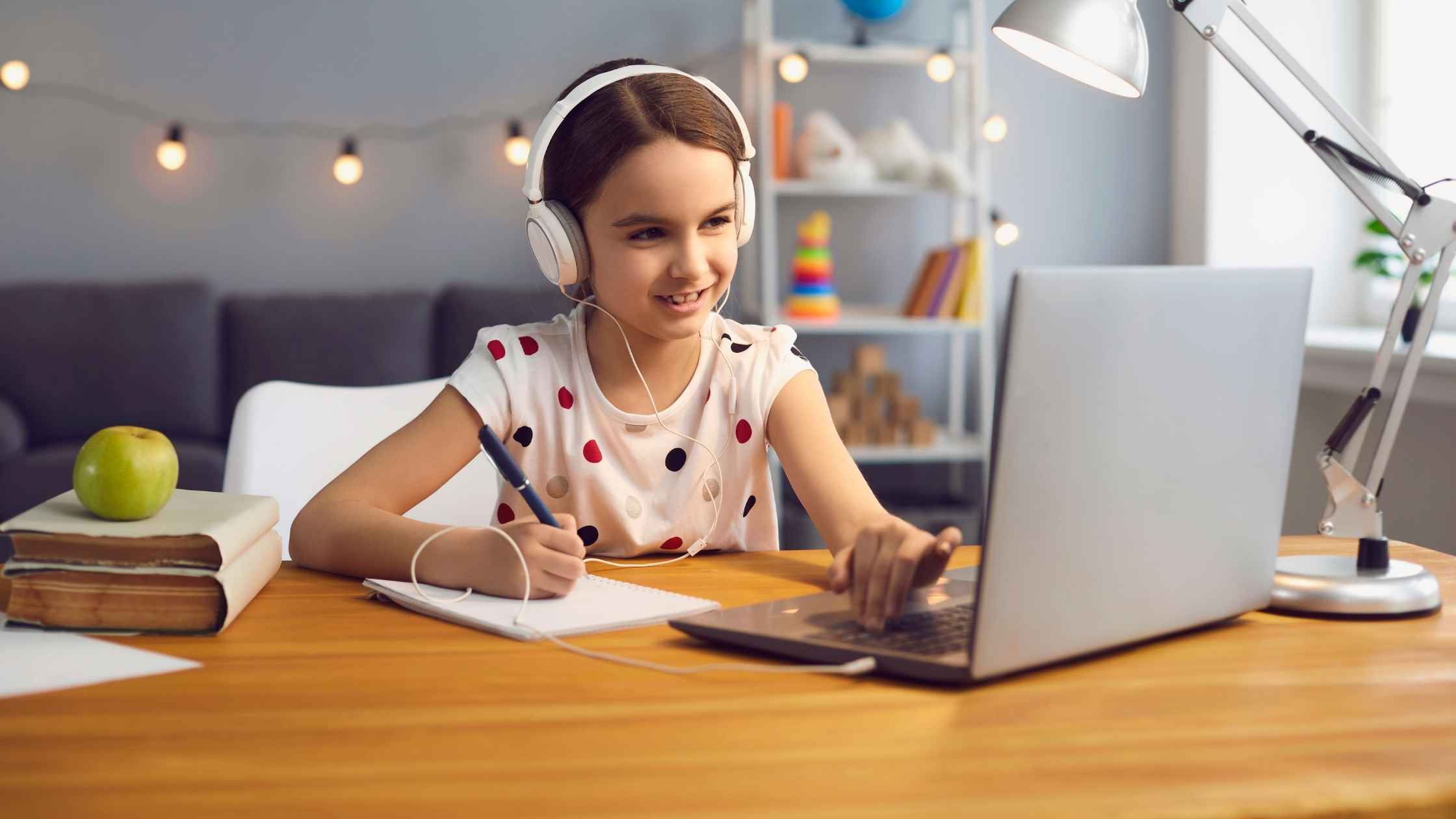 What Is Online Learning and How It Helps Kids- Online Degree Right for You